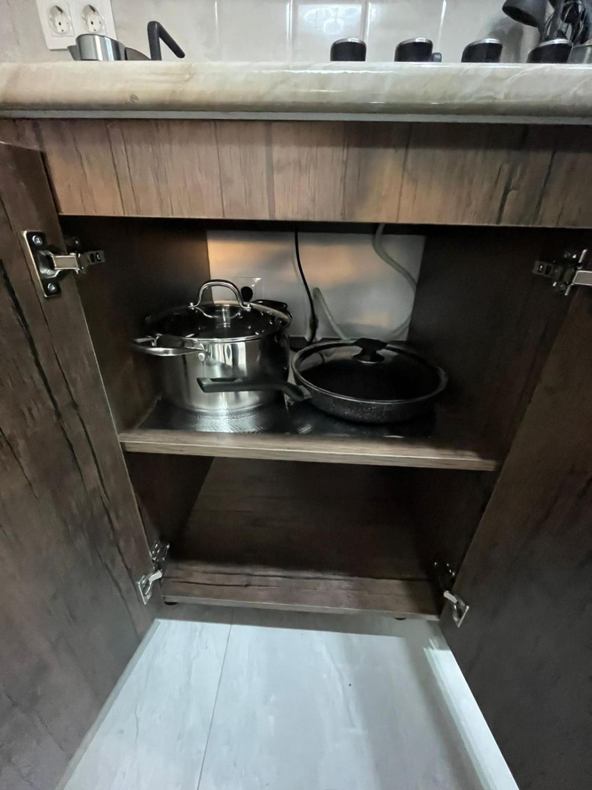 Apartment Deluxe One-bedroom Near Metro & Sea *