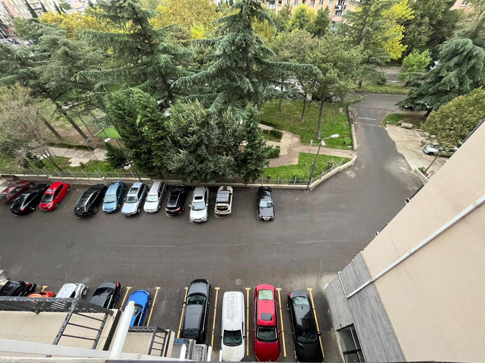 Deluxe One-bedroom Near Metro & Sea