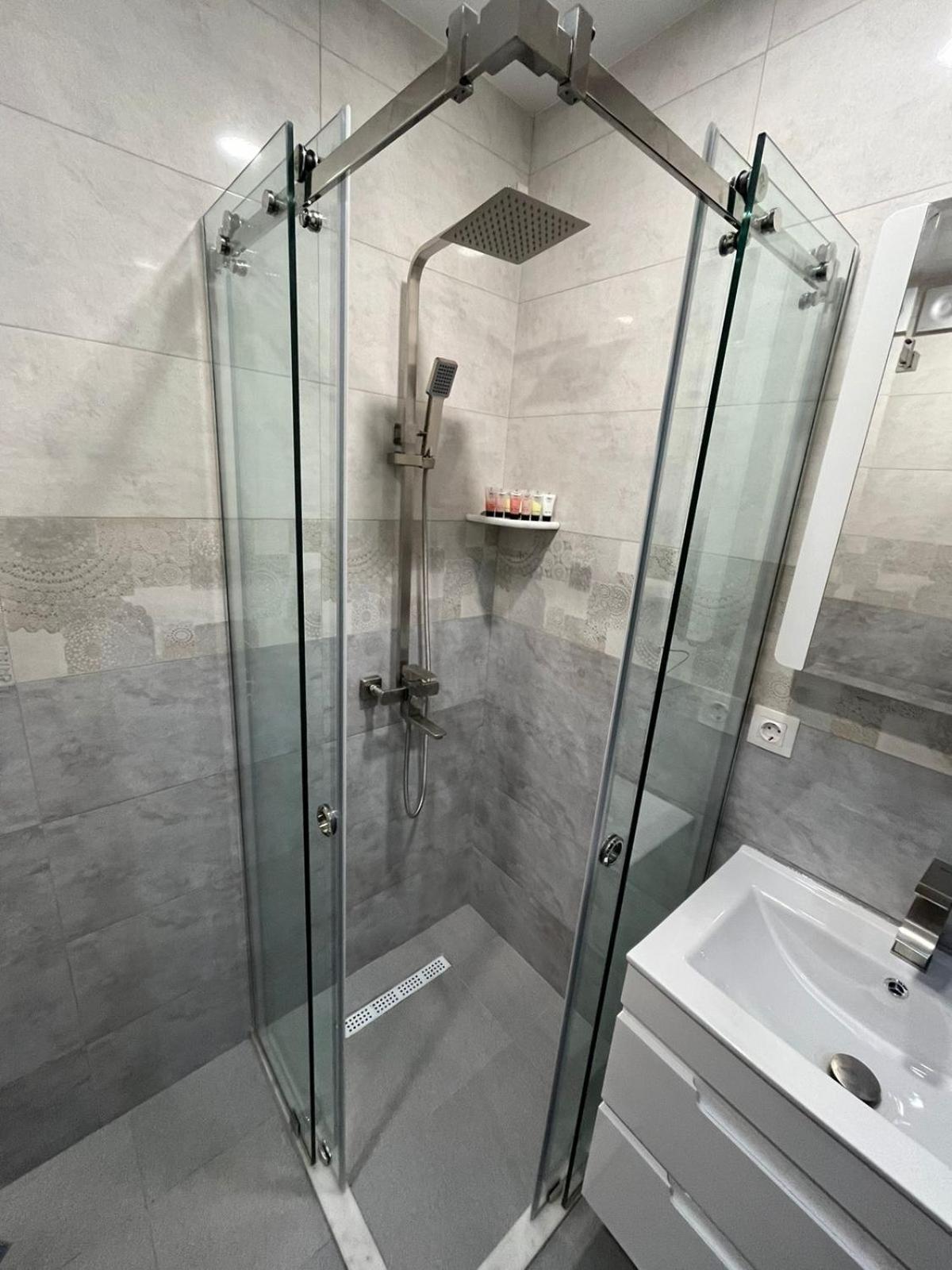 Deluxe One-bedroom Near Metro & Sea Апартаменти *