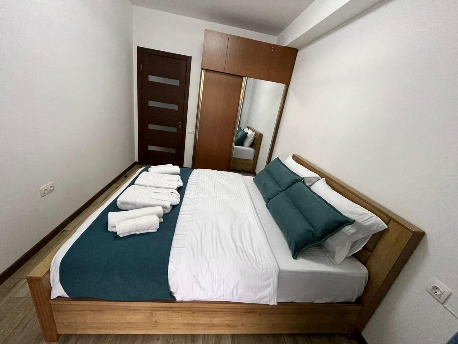 Deluxe One-bedroom Near Metro & Sea *