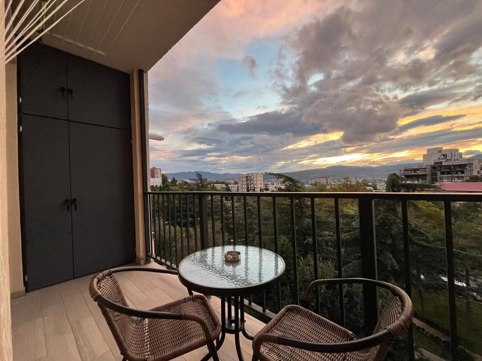 Deluxe One-bedroom Near Metro & Sea Апартаменти *