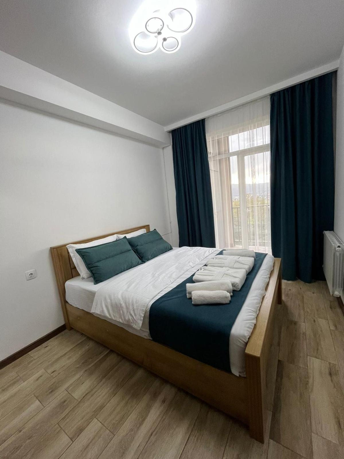 Апартаменти Deluxe One-bedroom Near Metro & Sea *